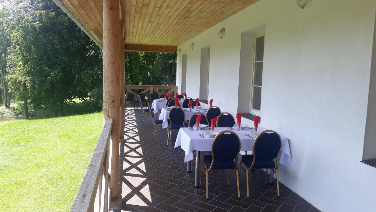 Dwor Strzyzew Bed & Breakfast Zelazowa Wola Dış mekan fotoğraf