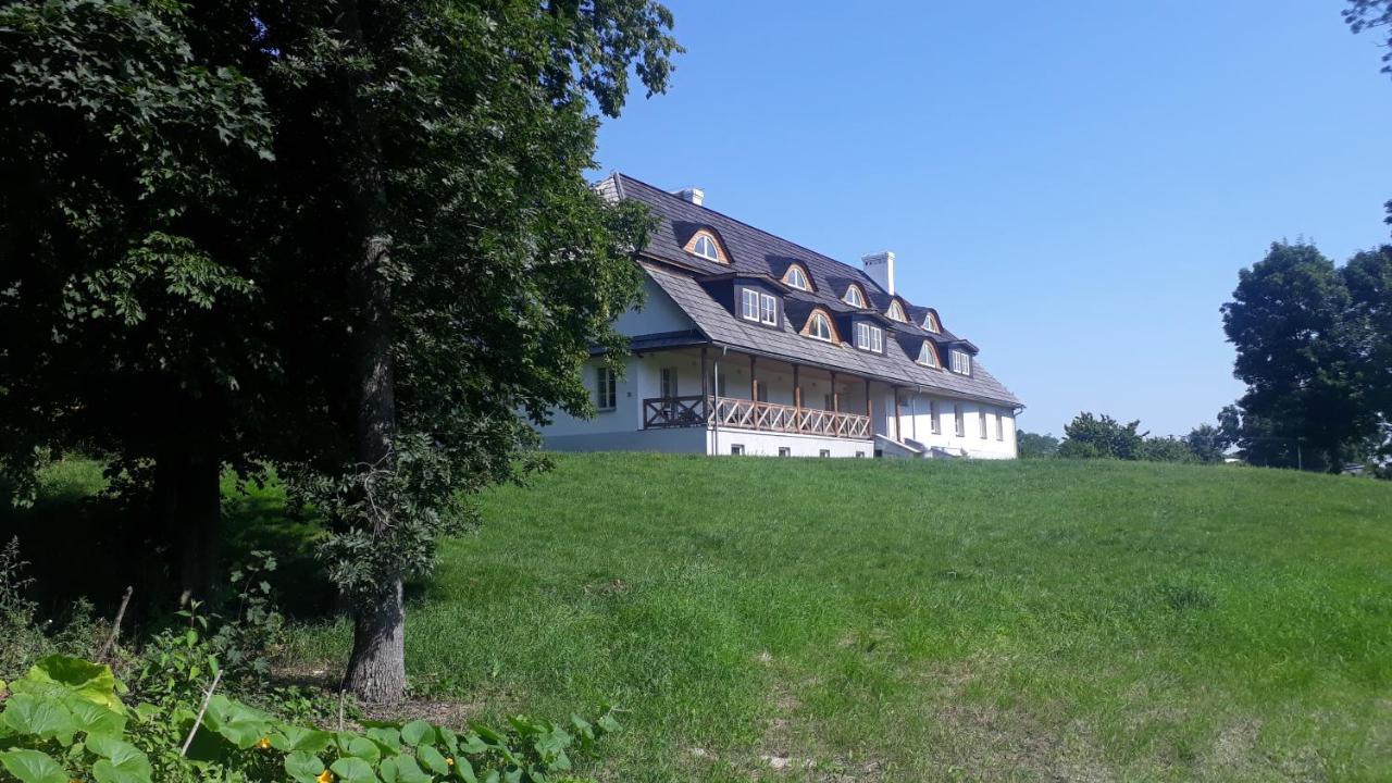 Dwor Strzyzew Bed & Breakfast Zelazowa Wola Dış mekan fotoğraf