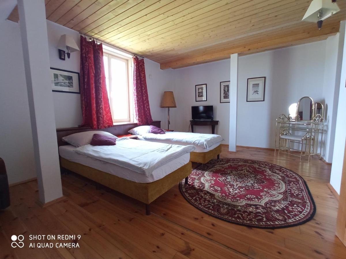 Dwor Strzyzew Bed & Breakfast Zelazowa Wola Dış mekan fotoğraf