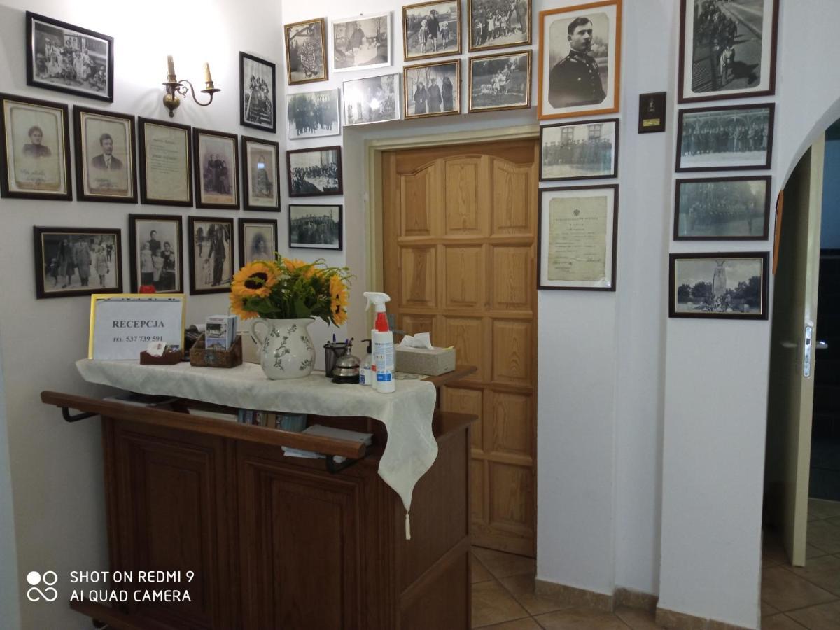 Dwor Strzyzew Bed & Breakfast Zelazowa Wola Dış mekan fotoğraf