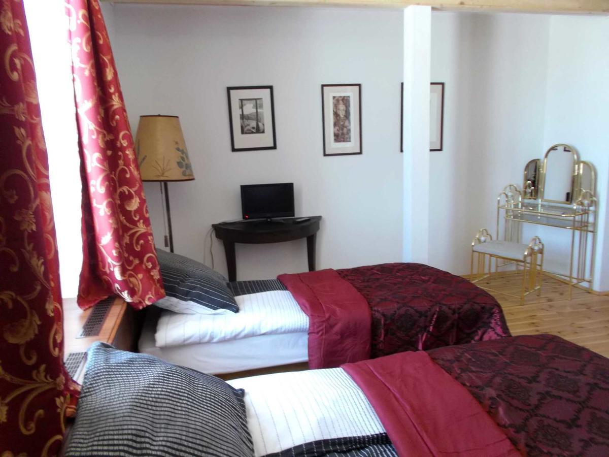 Dwor Strzyzew Bed & Breakfast Zelazowa Wola Dış mekan fotoğraf