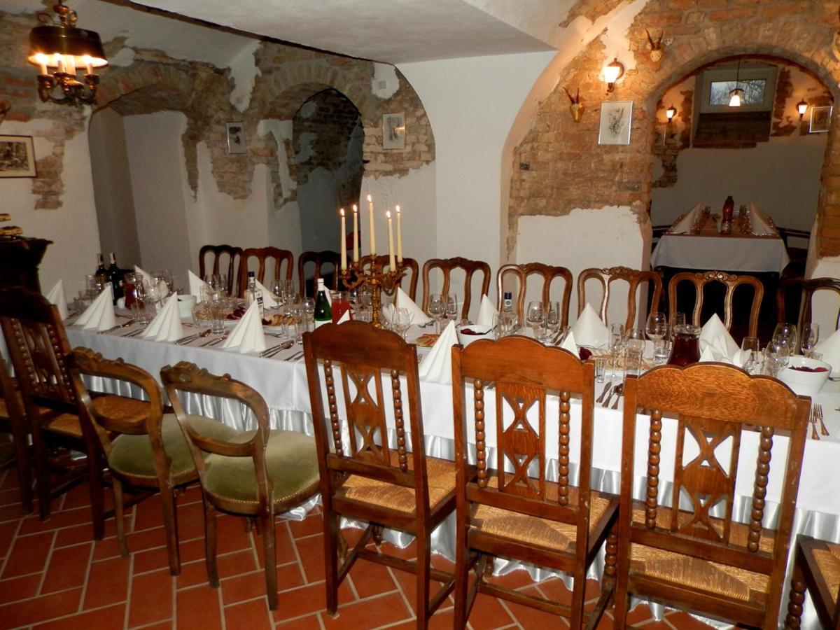 Dwor Strzyzew Bed & Breakfast Zelazowa Wola Dış mekan fotoğraf