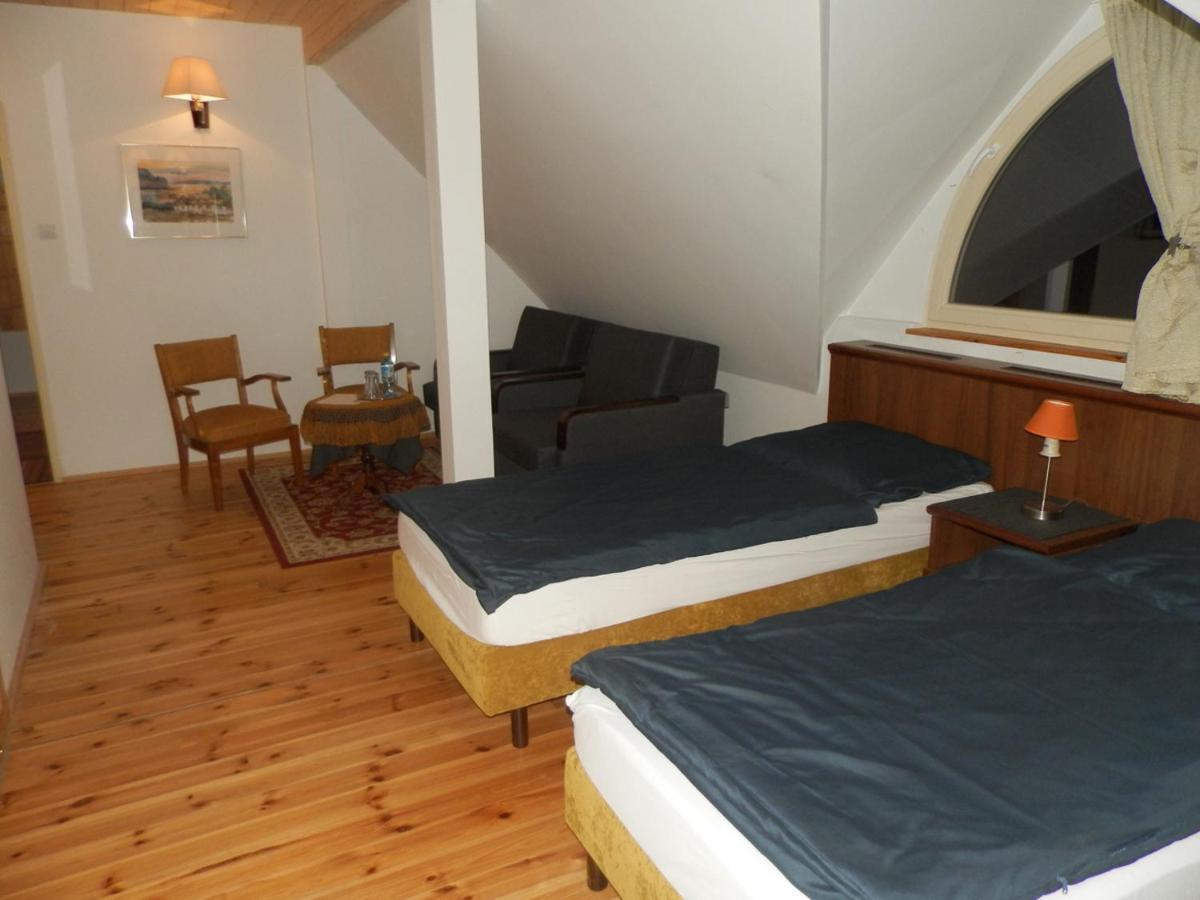 Dwor Strzyzew Bed & Breakfast Zelazowa Wola Dış mekan fotoğraf