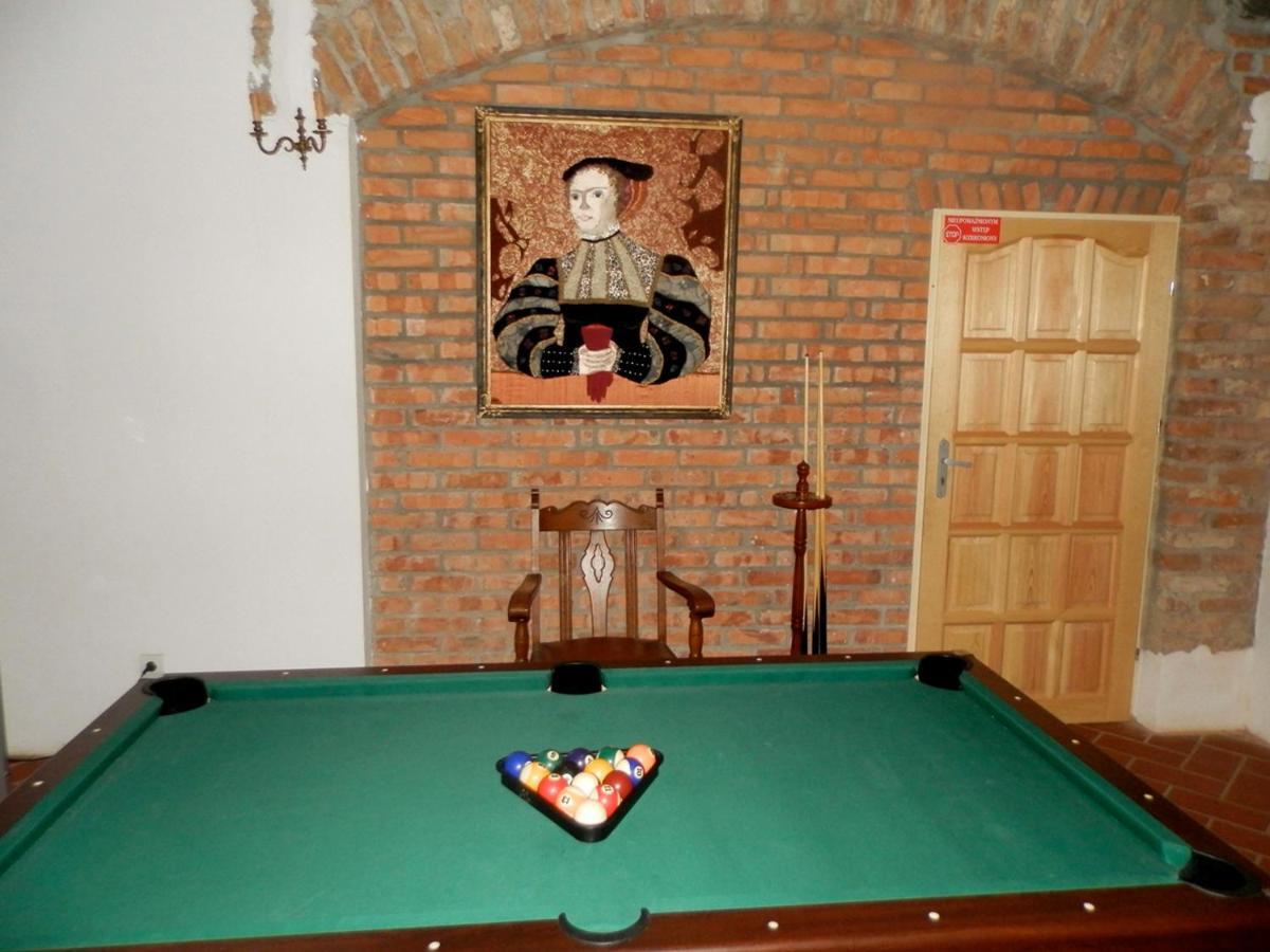 Dwor Strzyzew Bed & Breakfast Zelazowa Wola Dış mekan fotoğraf