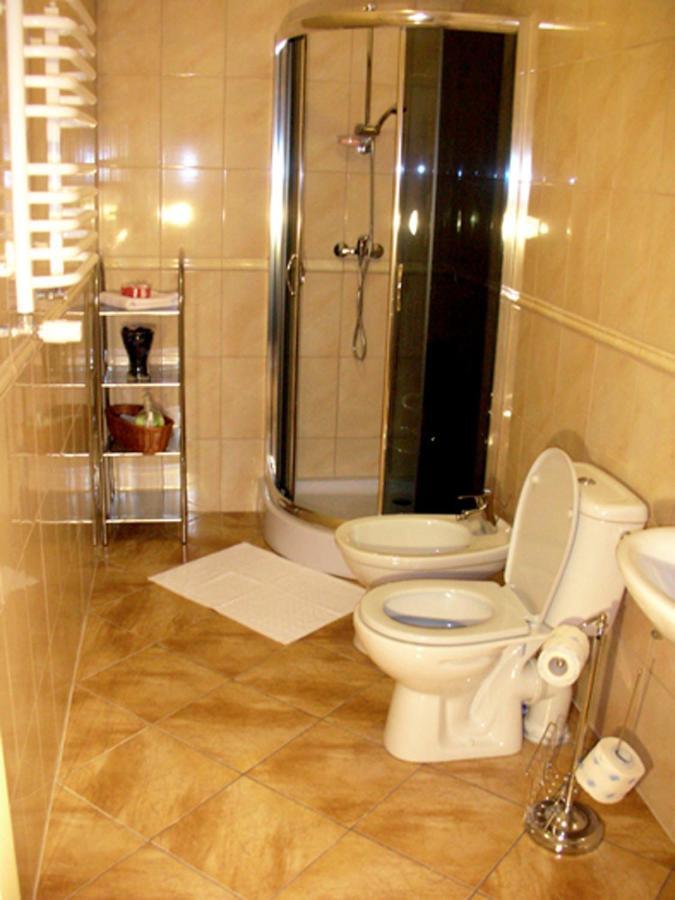 Dwor Strzyzew Bed & Breakfast Zelazowa Wola Dış mekan fotoğraf